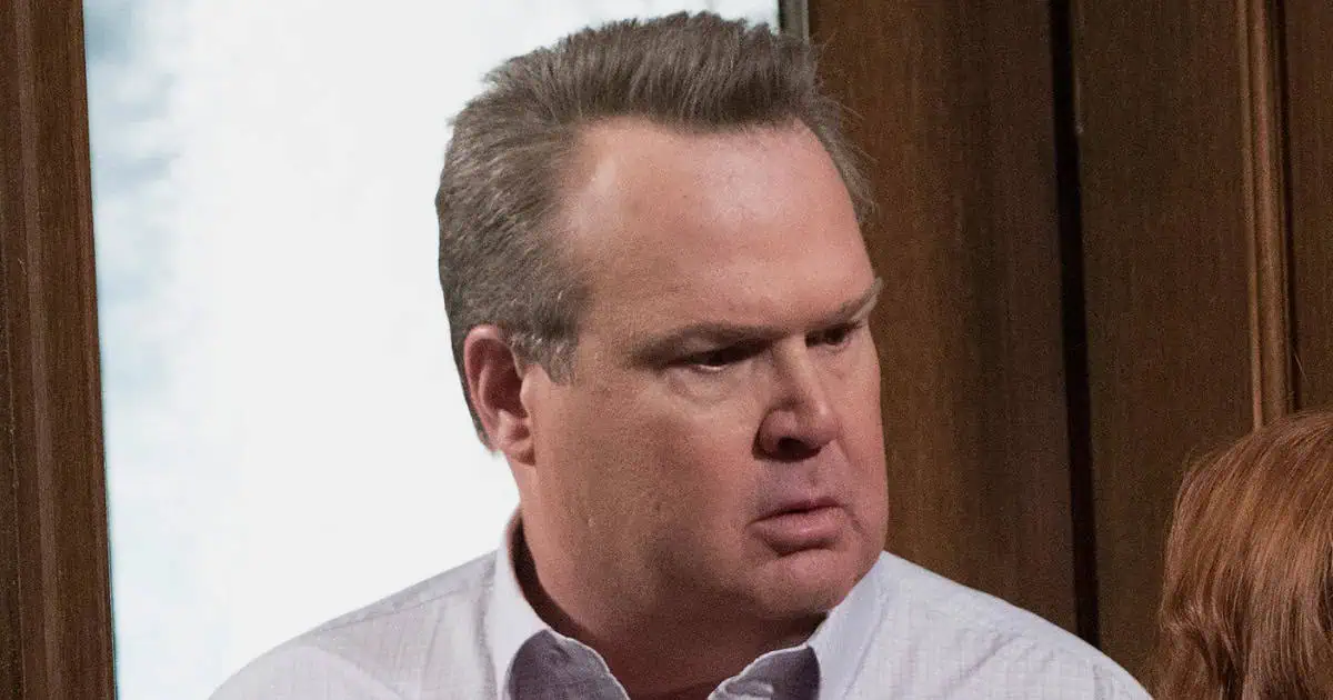 dexter：復活增加了Eric Stonestreet，以備備客人弧形